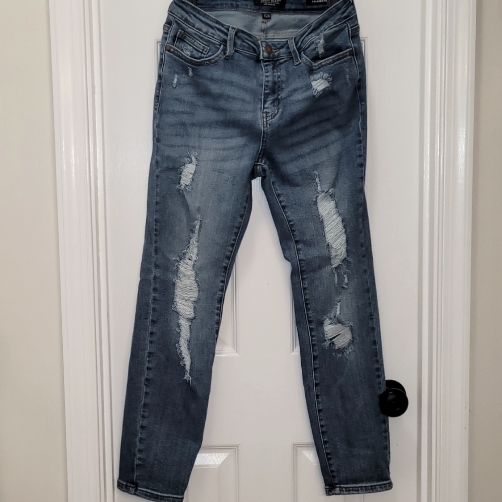 Distressed Judy Blue Relaxed Fit size 7/28 jeans